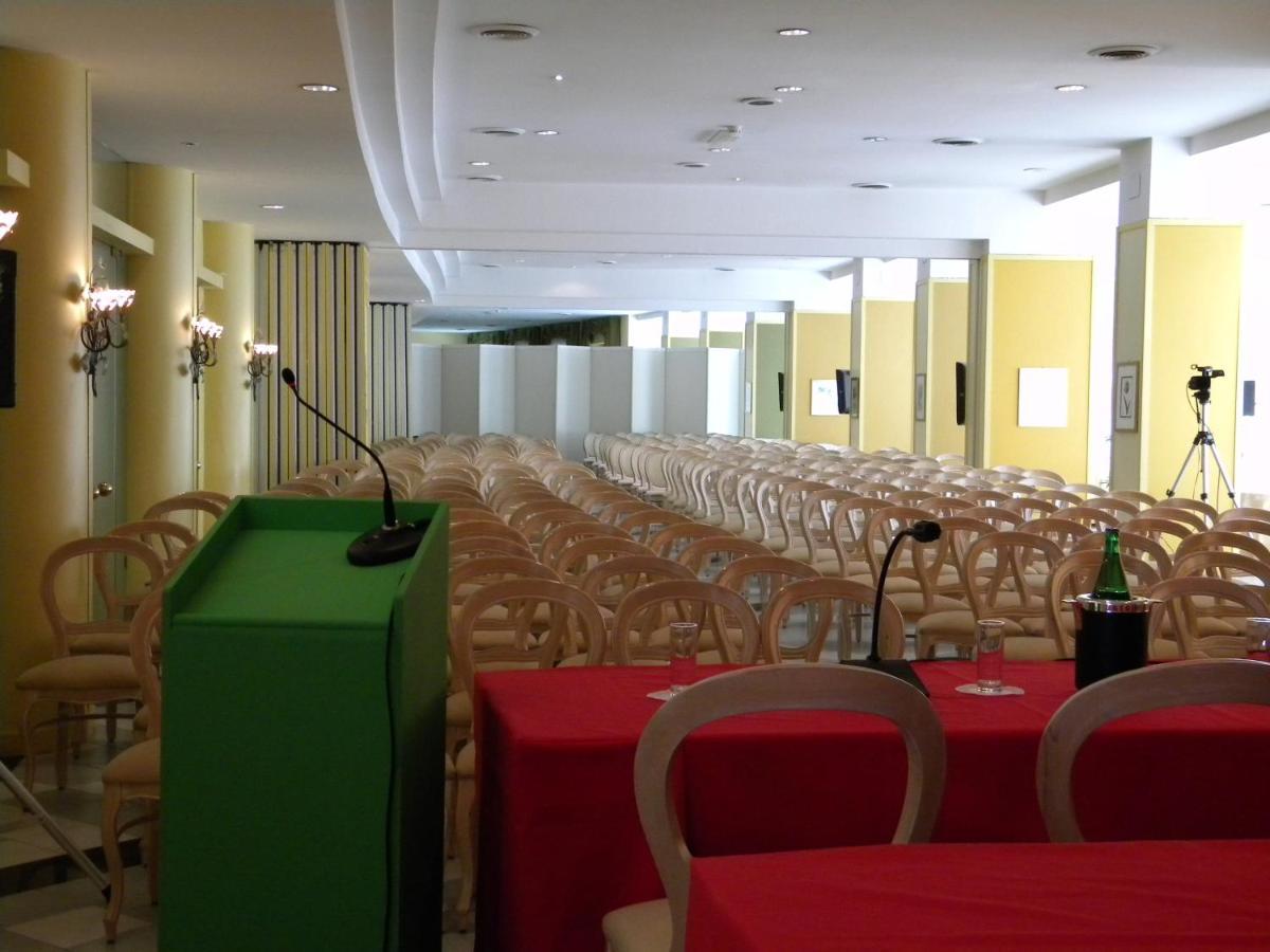 Hotel Dei Congressi กาสเตลลัมมาเร ดิ สตาเบีย ภายนอก รูปภาพ