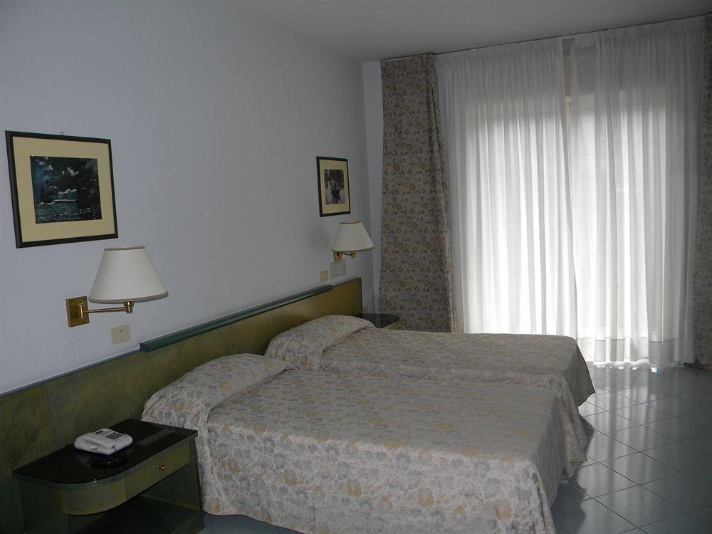 Hotel Dei Congressi กาสเตลลัมมาเร ดิ สตาเบีย ภายนอก รูปภาพ